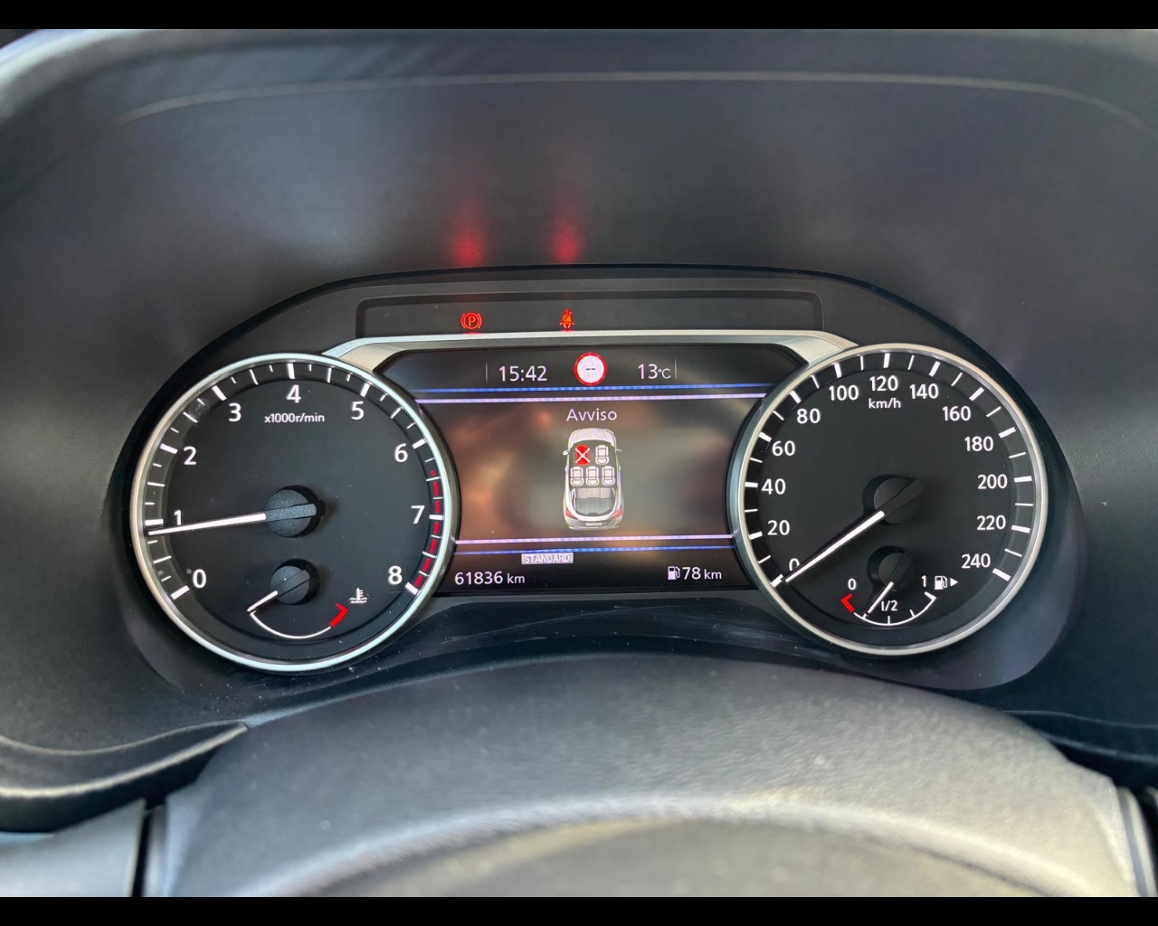 Foto NISSAN Juke 1.0 dig-t Kiiro 114cv