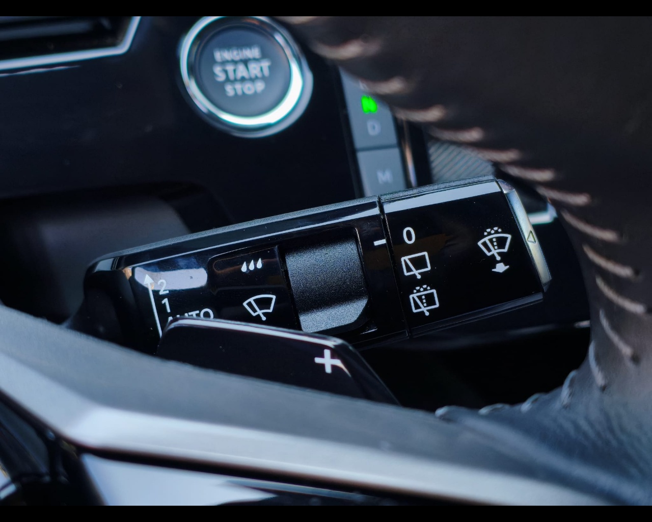 Foto PEUGEOT 5008 1.2 hybrid Allure 136cv e-dcs6