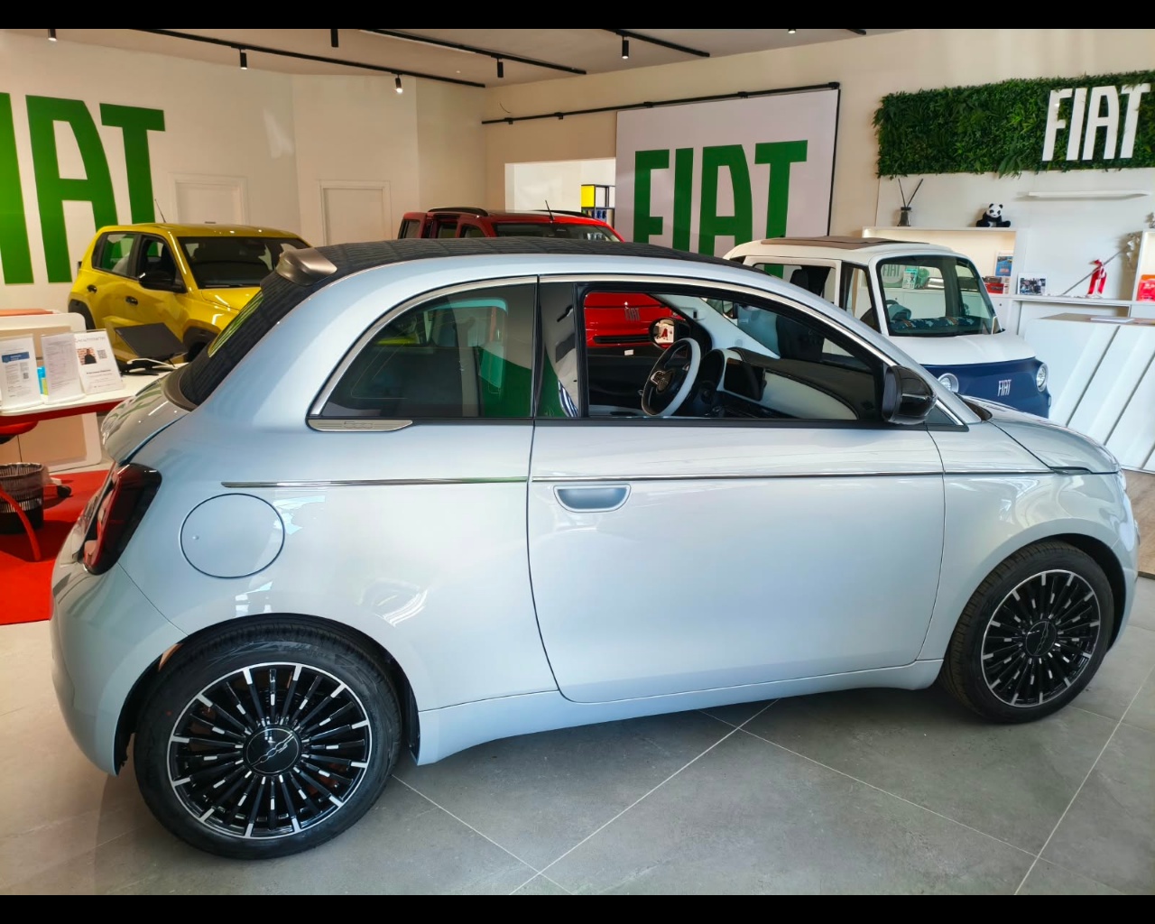 Foto FIAT 500 Hybrid Cabrio La Prima 1.0Hybrid Cabrio