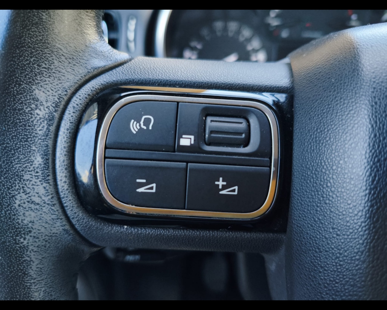 Foto CITROEN C3 1.2 puretech Shine 82cv