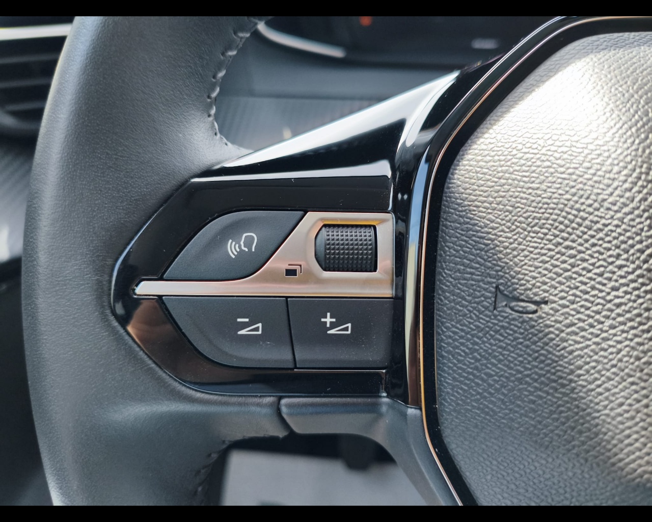 Foto PEUGEOT 208 1.2 puretech Allure s&s 100cv