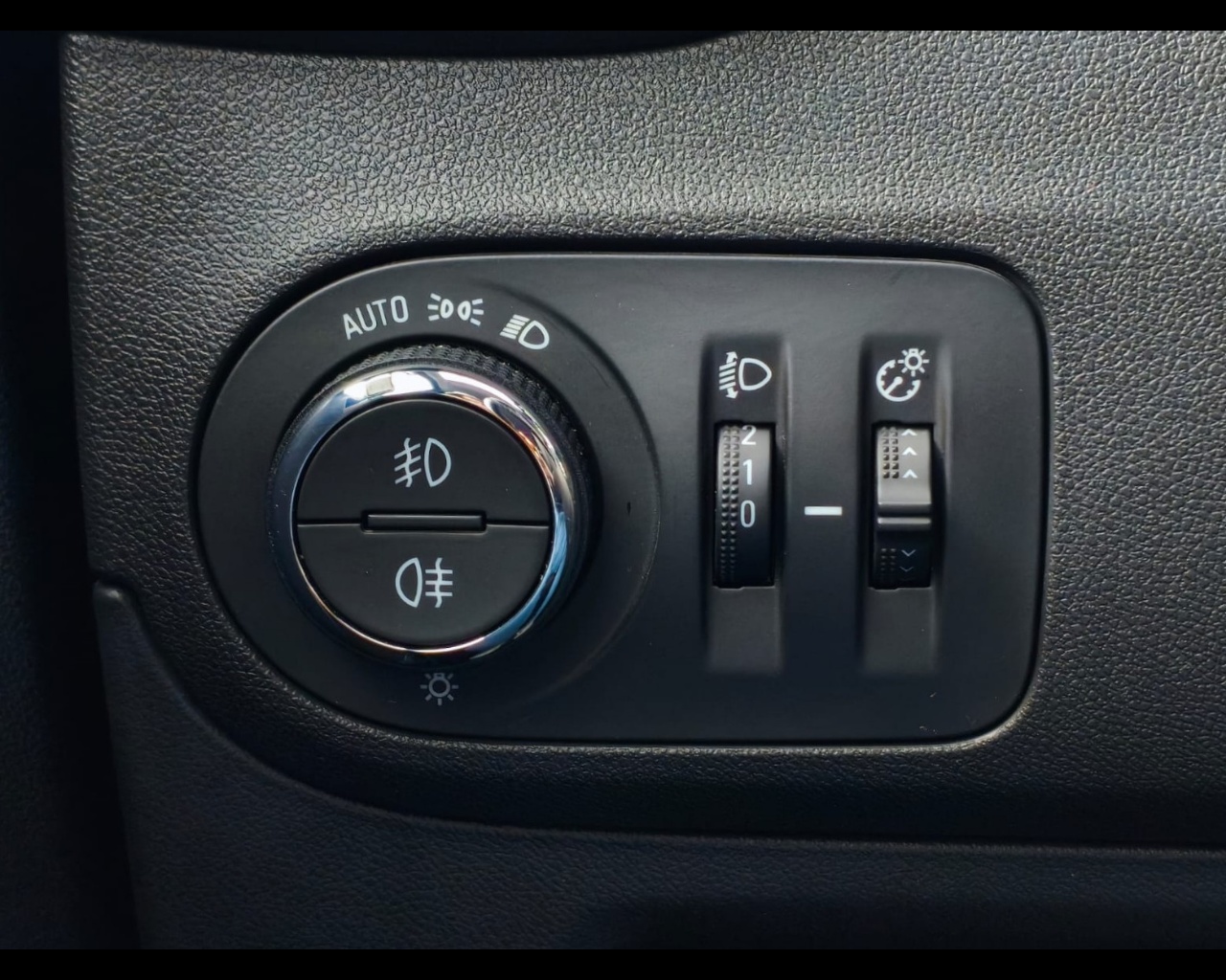 Foto OPEL Crossland X 1.5 ecotec Innovation s&s 120cv auto