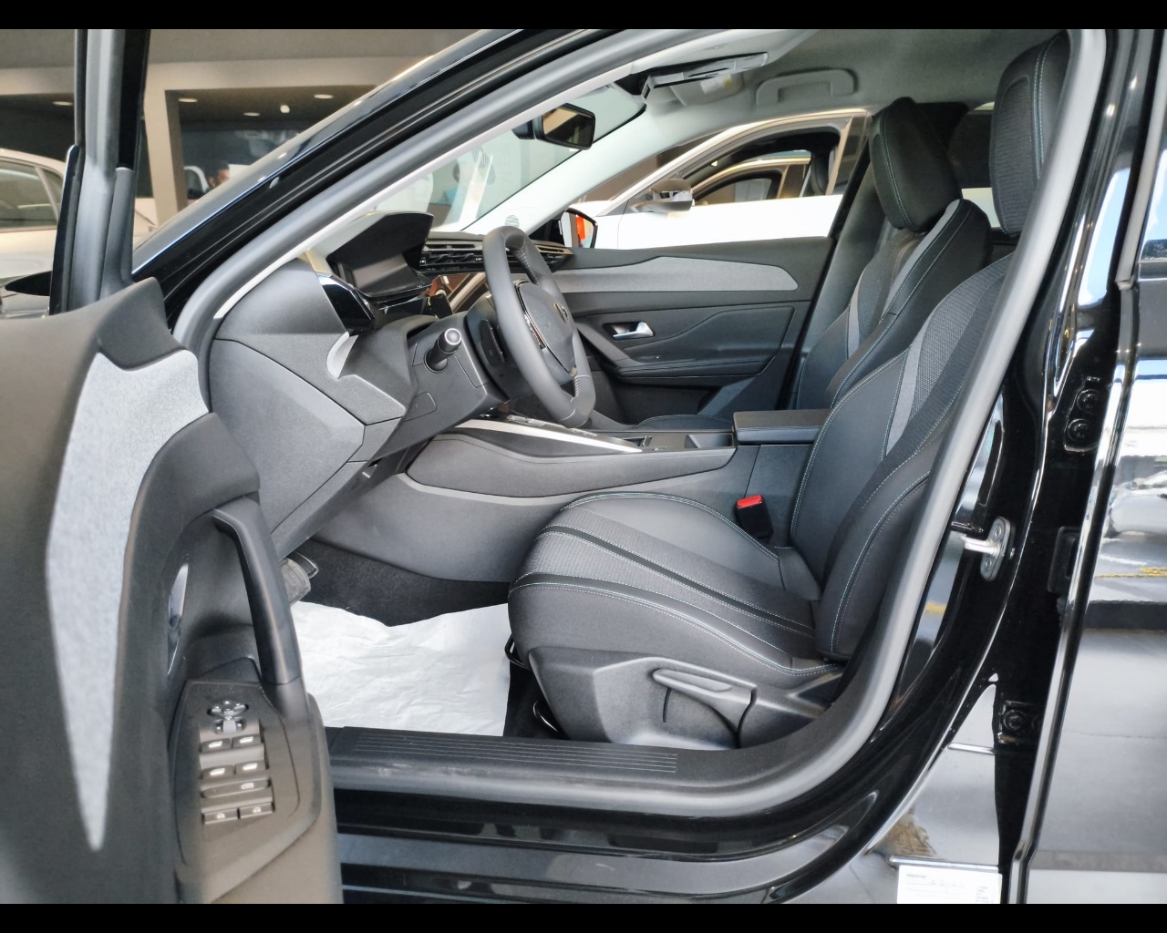 Foto PEUGEOT 308 1.2 hybrid Allure 145cv e-dcs 6