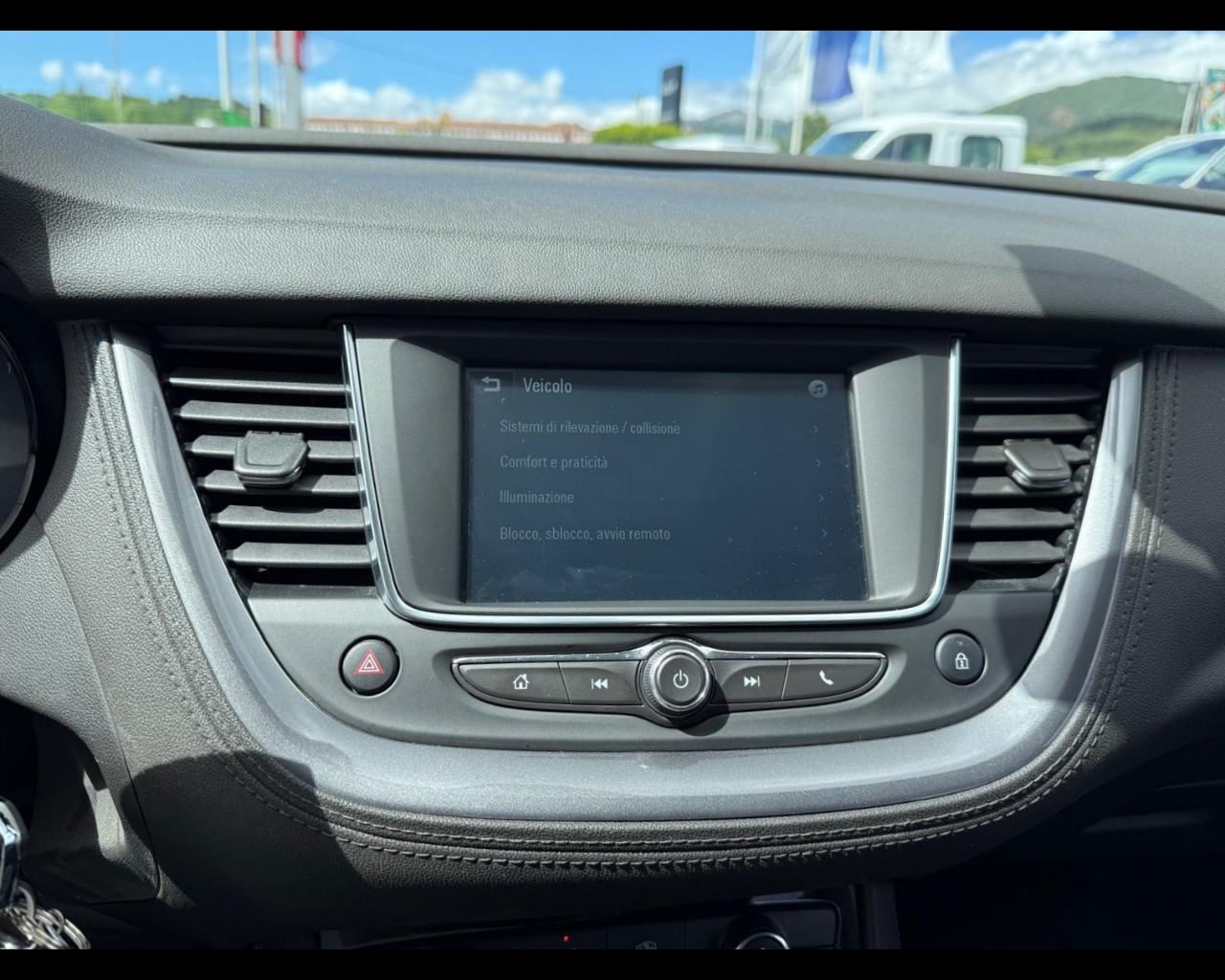 Foto OPEL Grandland X 1.2 Design Line s&s 130cv