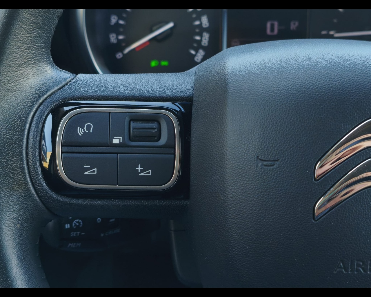 Foto CITROEN C3 Aircross 1.2 puretech Shine s&s 130cv eat6