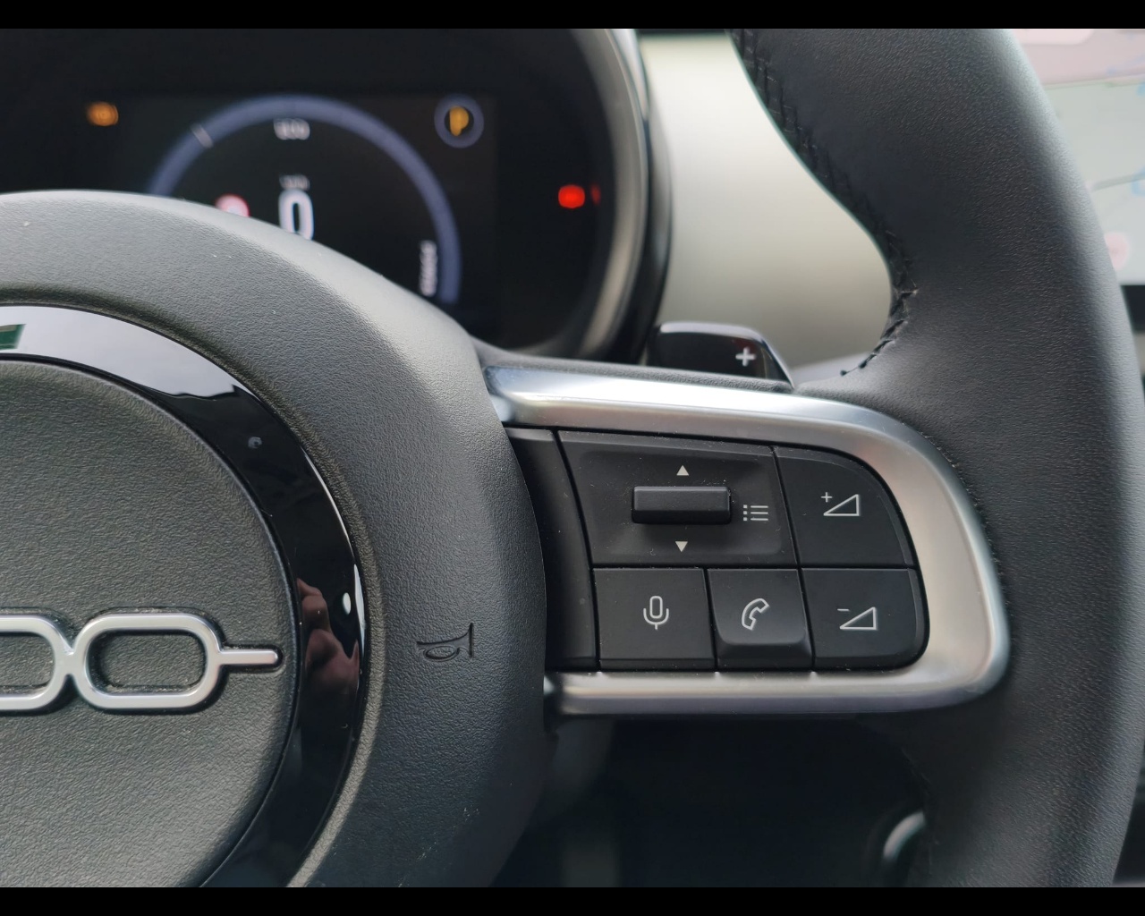 Foto FIAT 600 1.2 hybrid La Prima 110cv auto