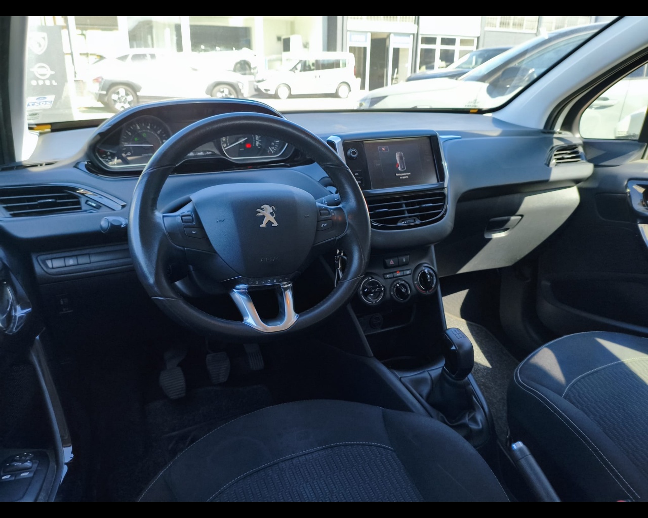 Foto PEUGEOT 208 5p 1.2 puretech Active 82cv