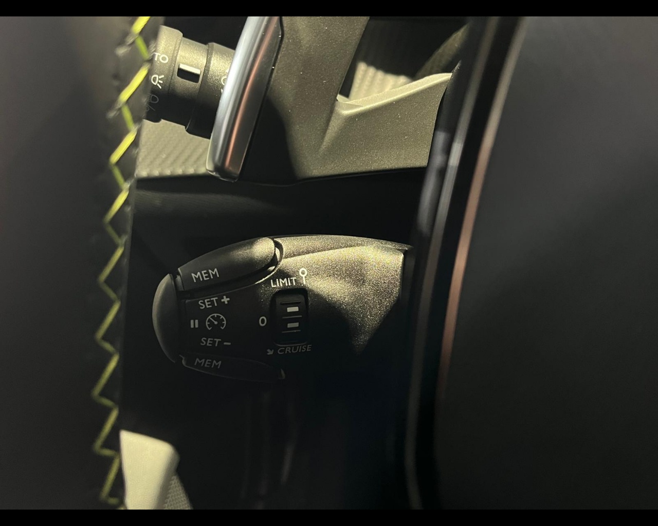 Foto PEUGEOT 208 1.2 hybrid GT 136cv e-dcs 6