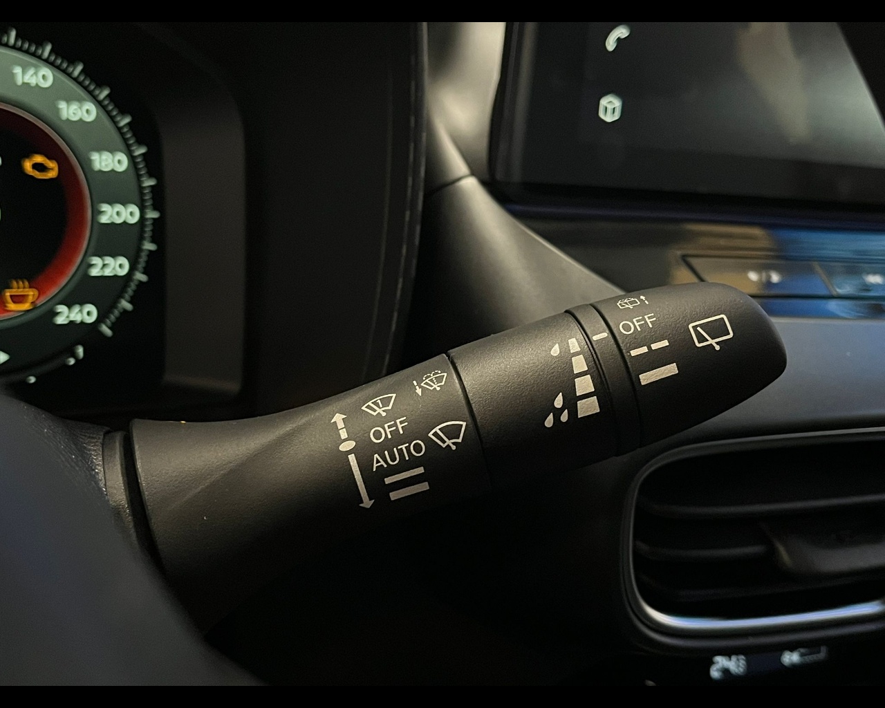 Foto NISSAN JUKE N-CONNECTA MT