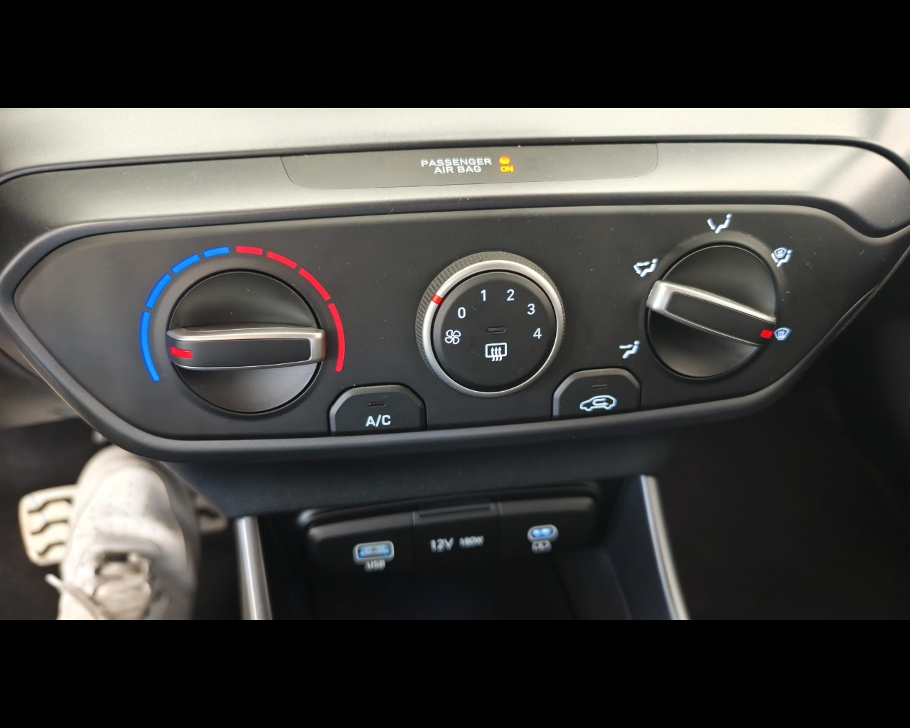 Foto HYUNDAI Bayon MY26 1.0 T-GDI DARK LINE