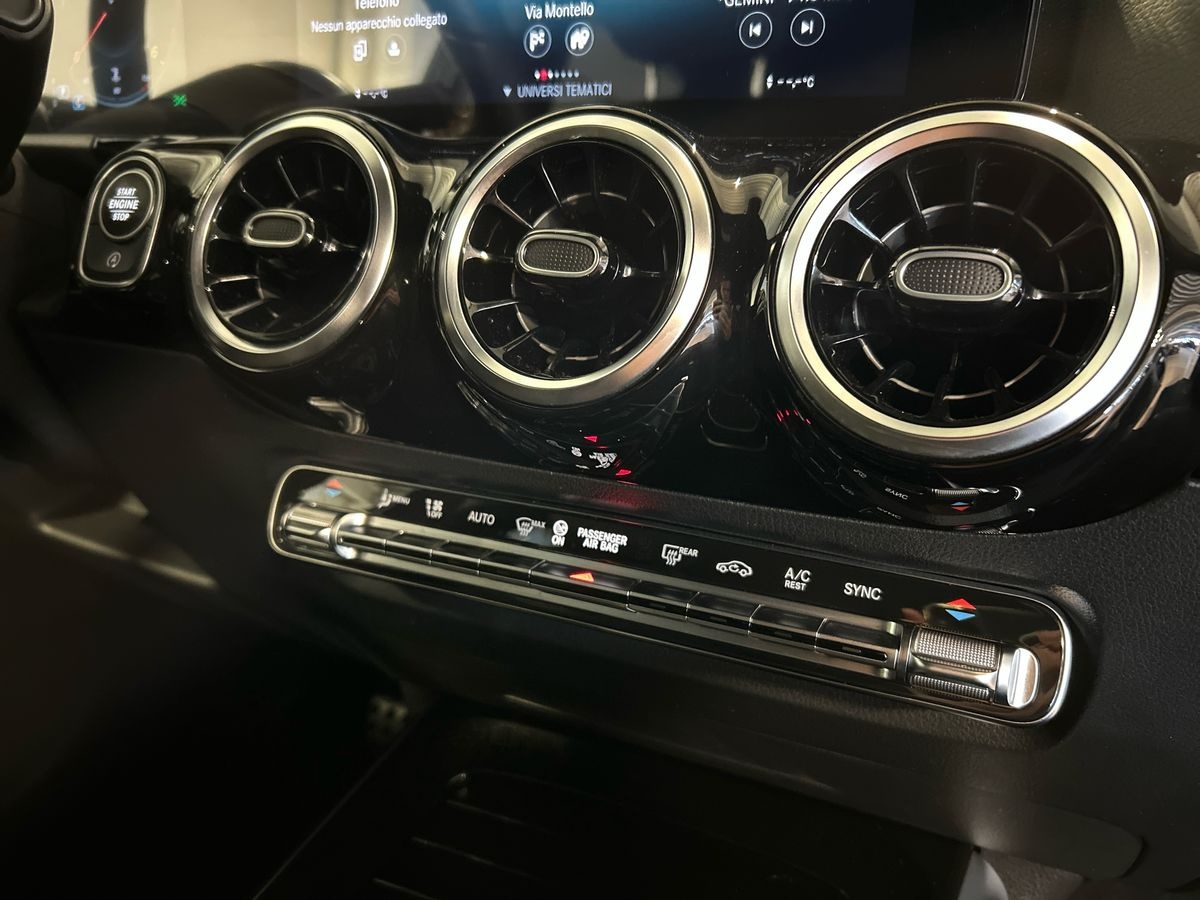 Mercedes GLA GLA 180 D Premium 8G-DCT - 14