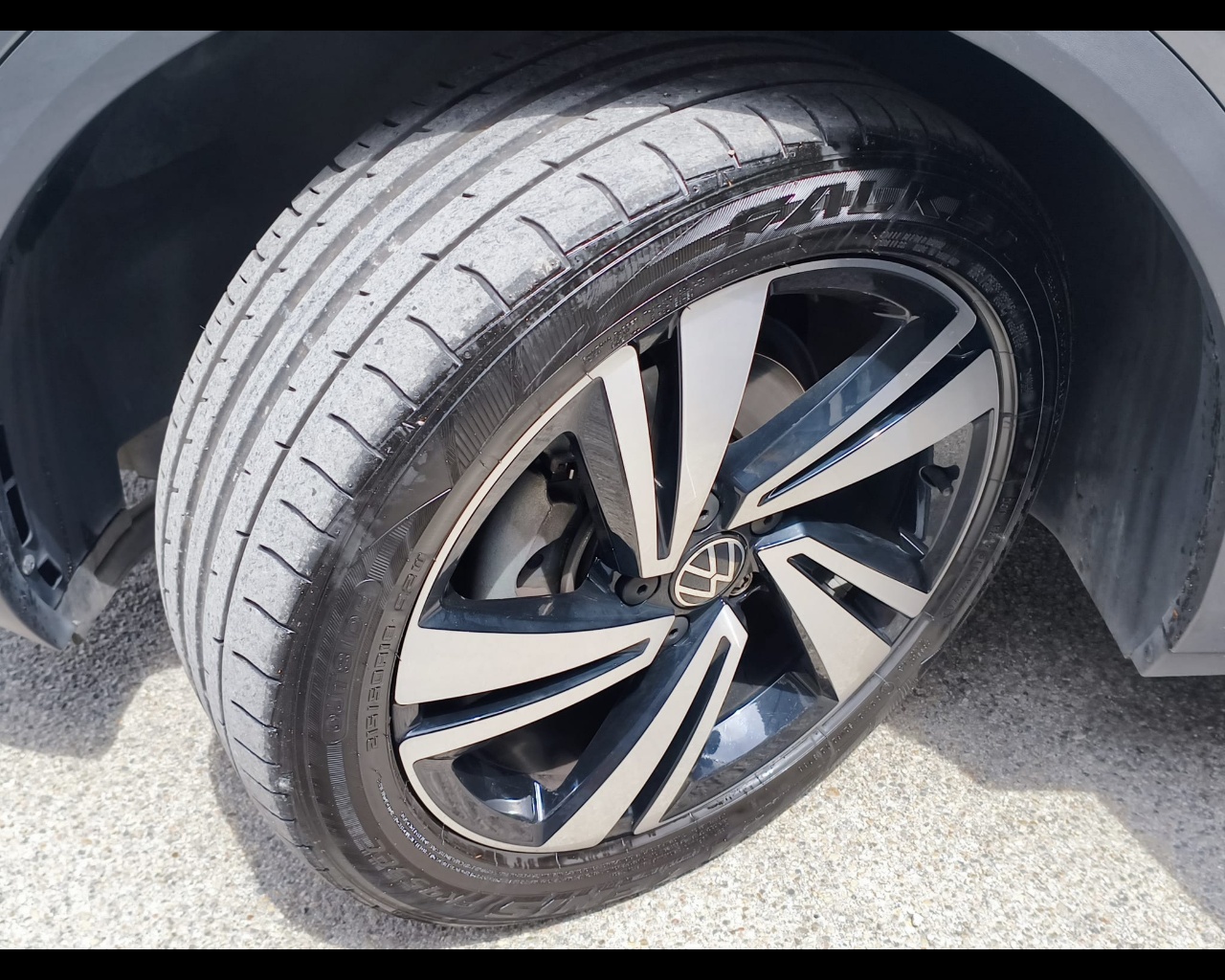 Foto VOLKSWAGEN T-Roc 1.5 tsi R-Line dsg