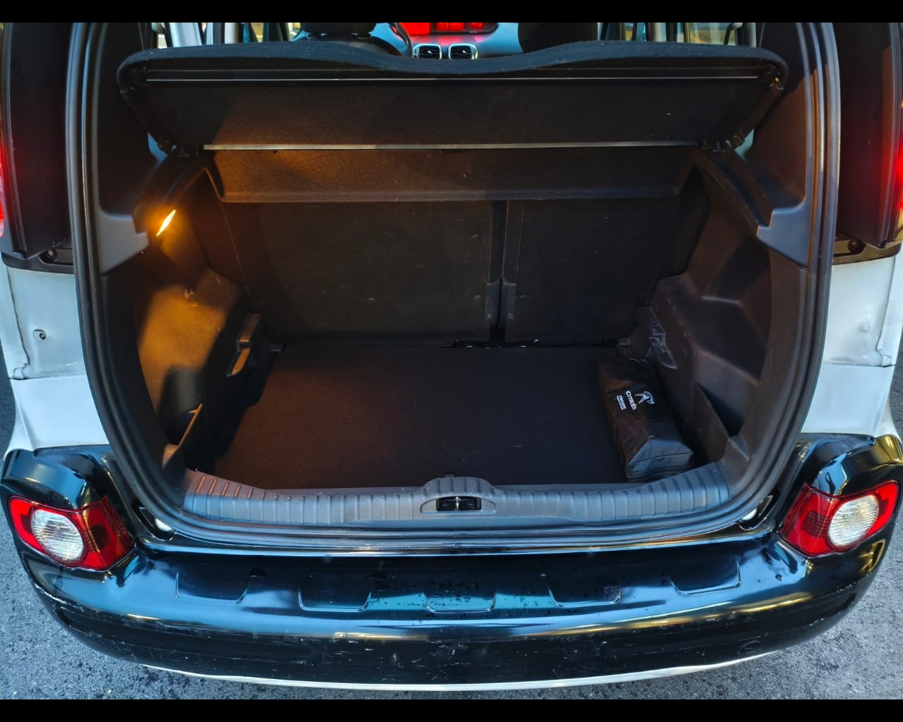 Foto CITROEN C3 Picasso 1.4 vti Exclusive (exclusive style) E5