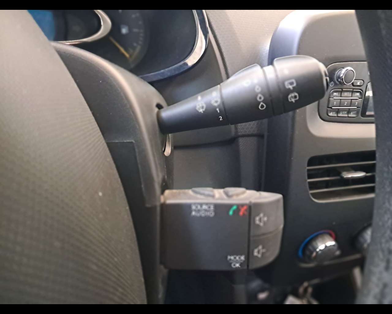 Foto RENAULT Clio 5p 1.2 Wave 75cv