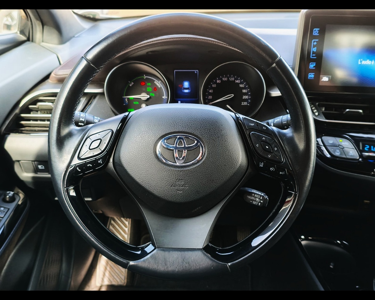 Foto TOYOTA C-HR 1.8h Lounge 2wd e-cvt