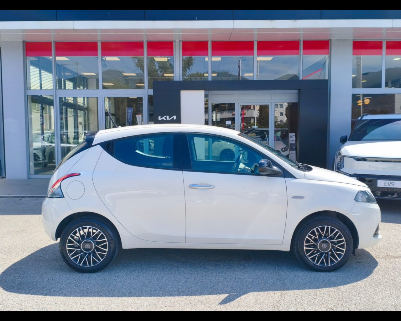 Foto LANCIA Ypsilon 1.0 firefly hybrid Platino s&s 70cv