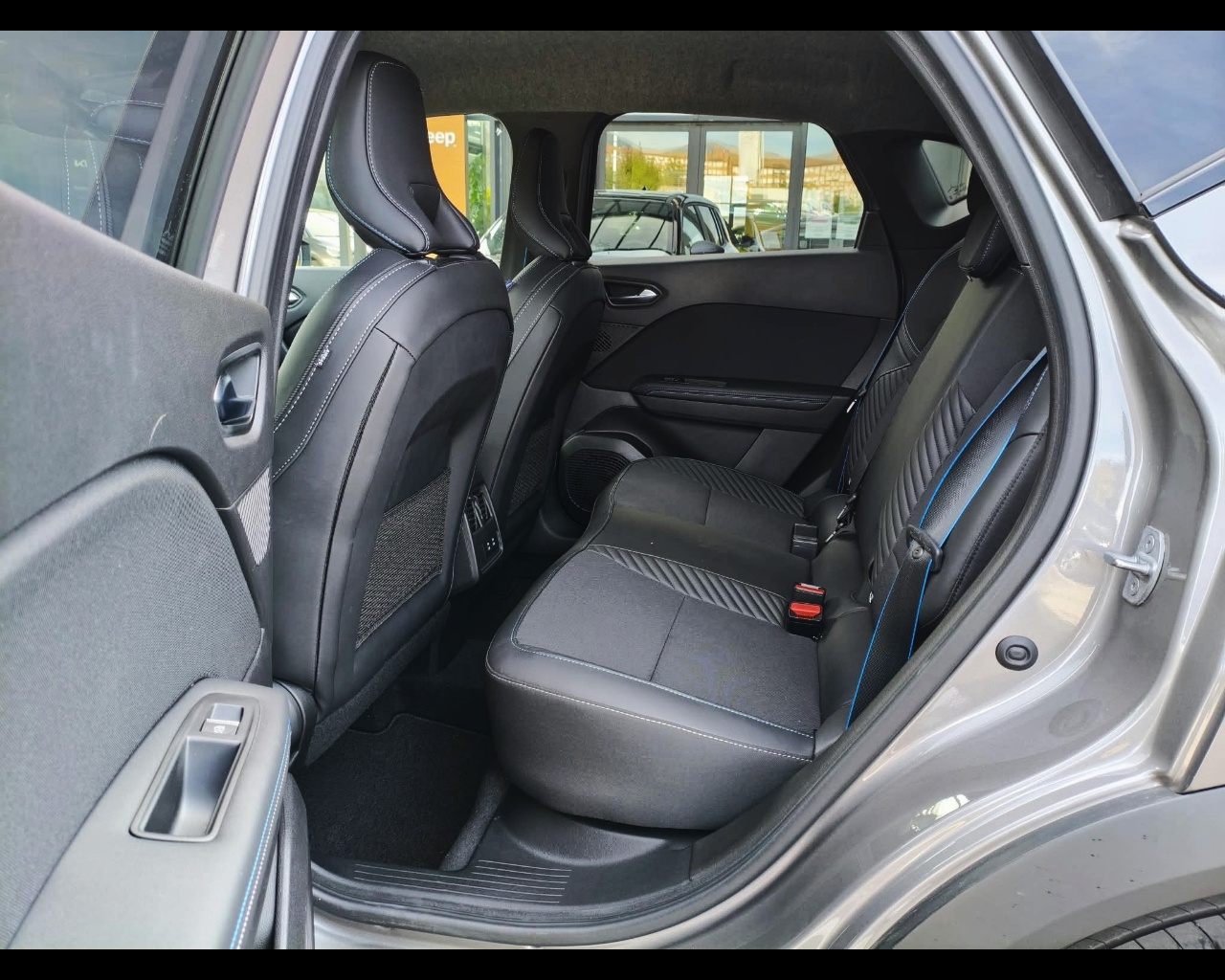 Foto RENAULT Captur 1.8 full hybrid E-Tech Esprit Alpine 160cv auto