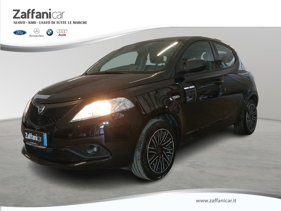 Ypsilon 1.2 69 CV 5 porte GPL Ecochic Black and Noir