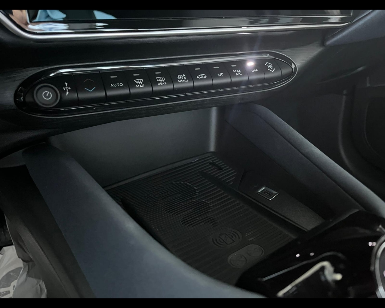 Foto ALFA ROMEO Junior Ibrida Ibrida 1.2 136cvHybrid Edct6