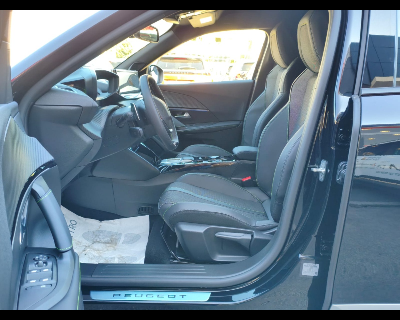 Foto PEUGEOT 2008 1.2 hybrid GT 136cv e-dcs6