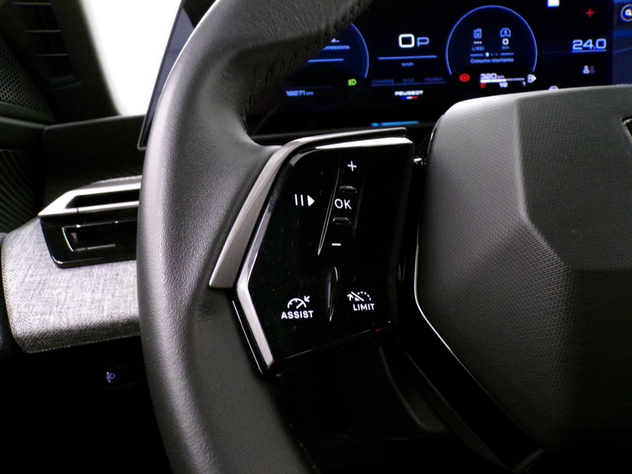 Peugeot 3008 3008 1.2 Hybrid 136cv Allure e-DCS6 - 16