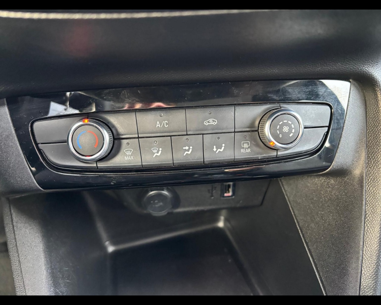 Foto OPEL Corsa 1.2 Edition 75cv