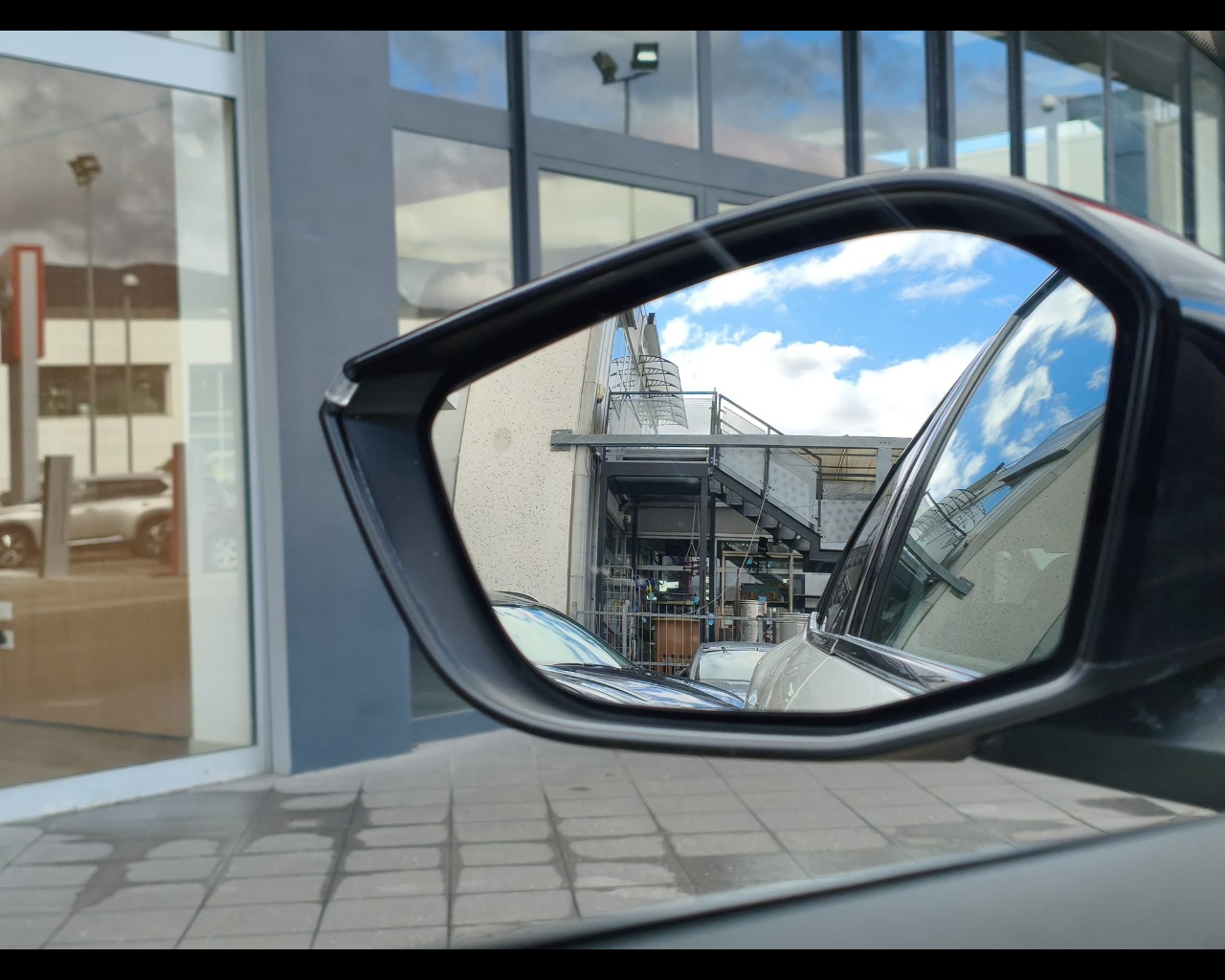 Foto CITROEN C4 1.2 puretech Shine s&s 130cv eat8