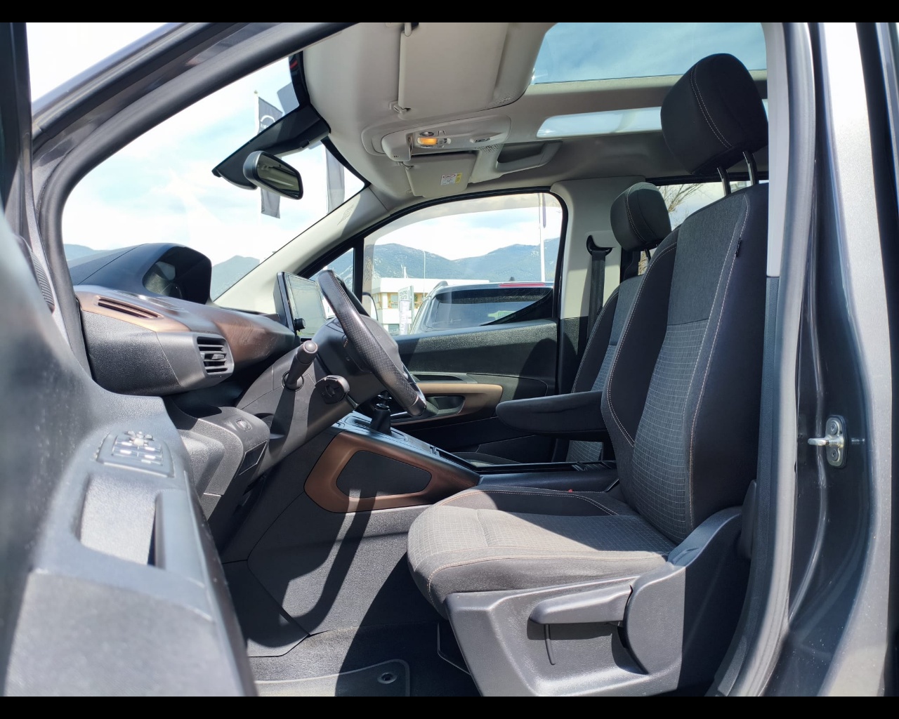 Foto PEUGEOT Rifter 1.5 bluehdi GT Line s&s 130cv