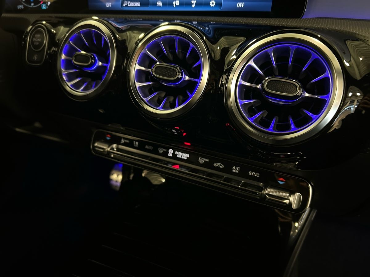 Mercedes  Classe A 180 D Advanced Plus AMG Line 8G-DCT - 14