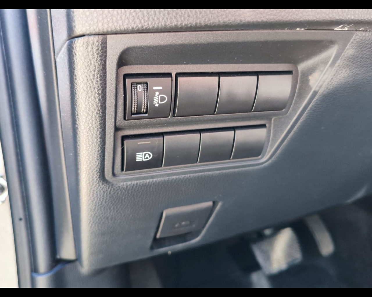 Foto TOYOTA Yaris Cross 1.5h Lounge fwd 116cv e-cvt