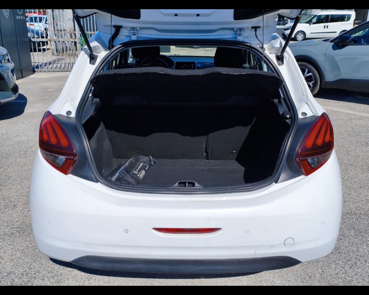 Foto PEUGEOT 208 5p 1.2 puretech Active 82cv