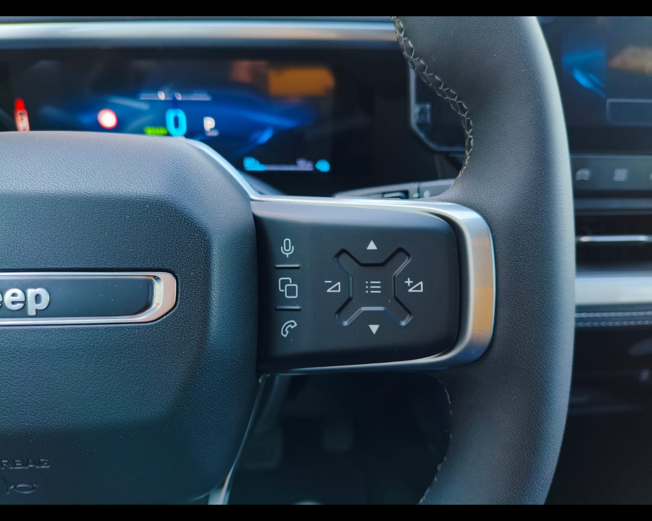 Foto JEEP Nuova Compass E-Hybrid Plug-InFirst Edition 1.6l 195cv Plug-In Hybrid Fw