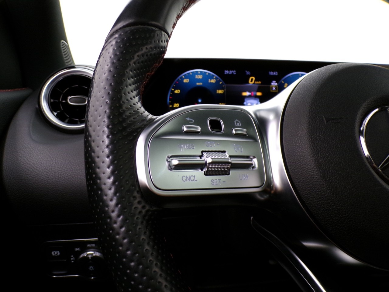 Mercedes GLA GLA 200 D Premium 8G-DCT - 17