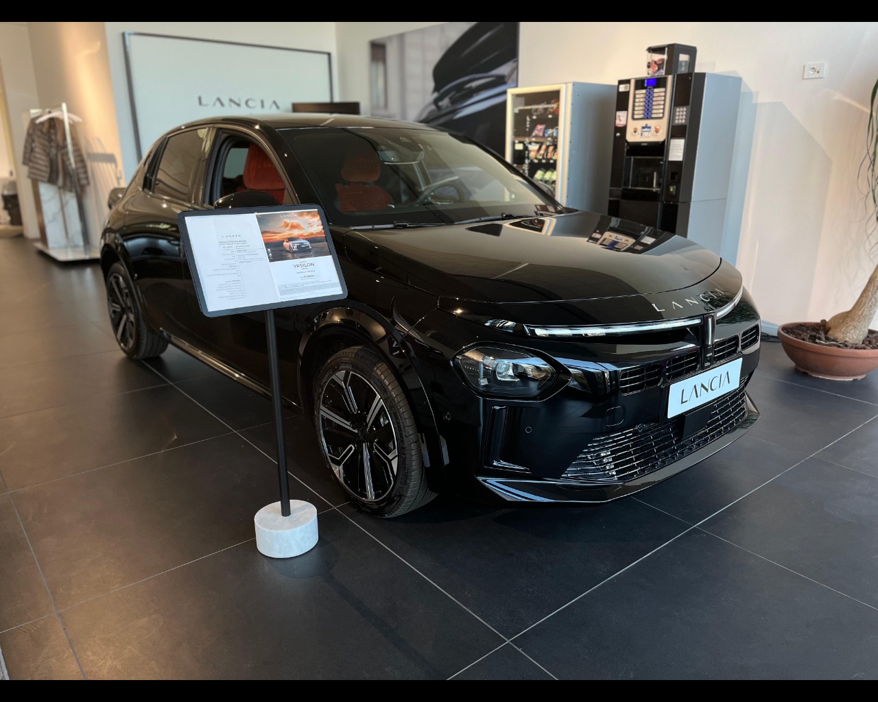 Foto LANCIA Nuova Ypsilon Ibrida Ypsilon Lx 1.2 100cv Ibrida