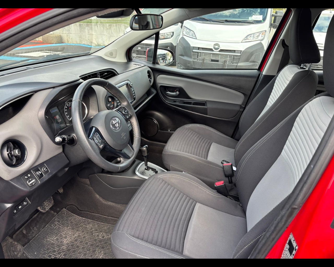 Foto TOYOTA Yaris 5p 1.5h Active 