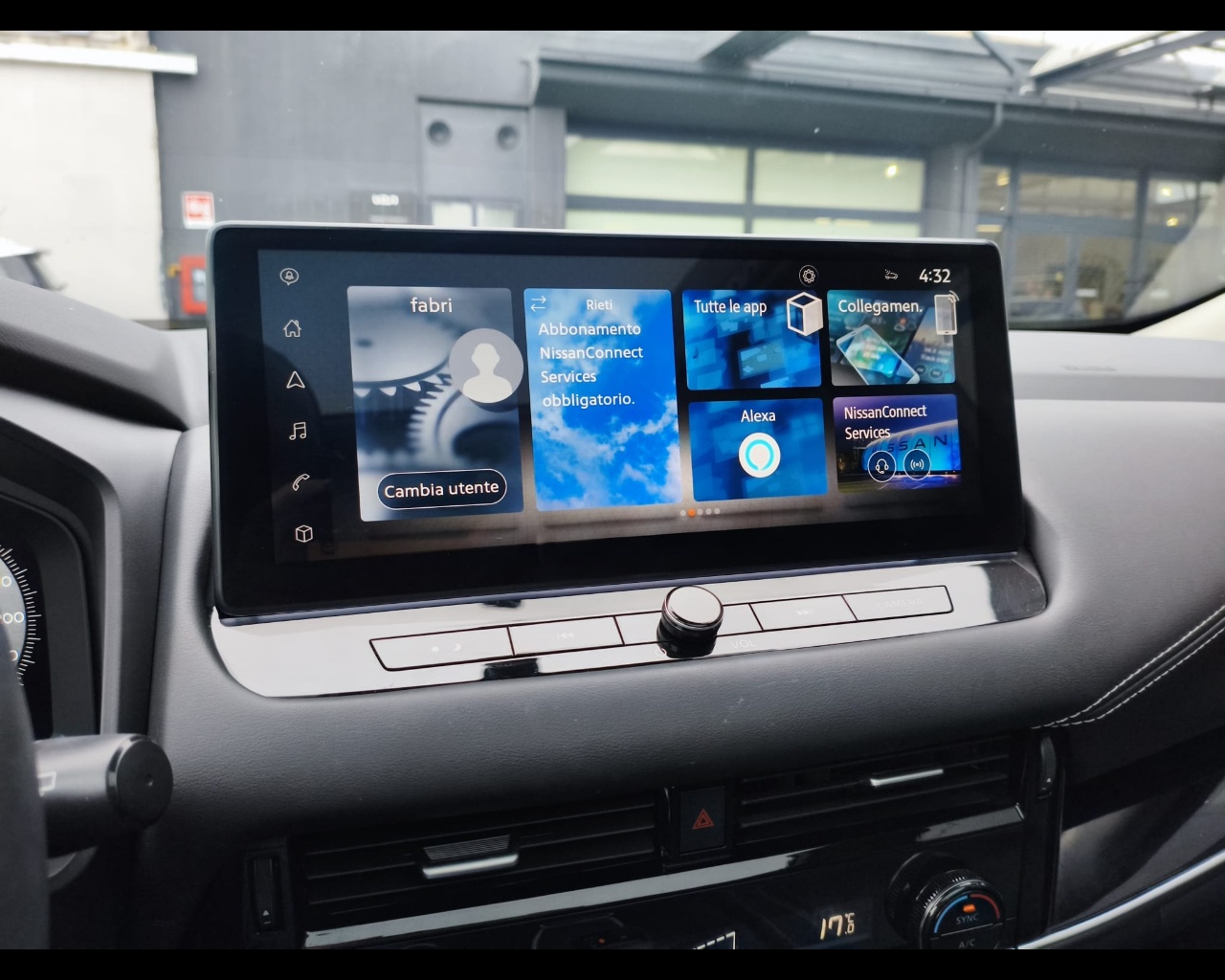 Foto NISSAN Qashqai 1.3 mhev N-Connecta 2wd 158cv xtronic