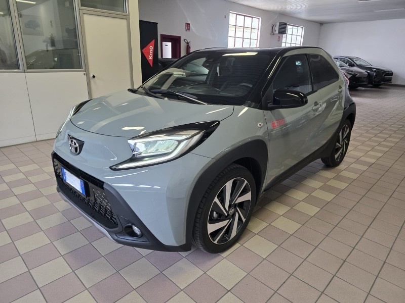 Foto veicolo TOYOTA AYGO X Aygo X 1.0 Lounge 72cv s-cvt Benzina Verde