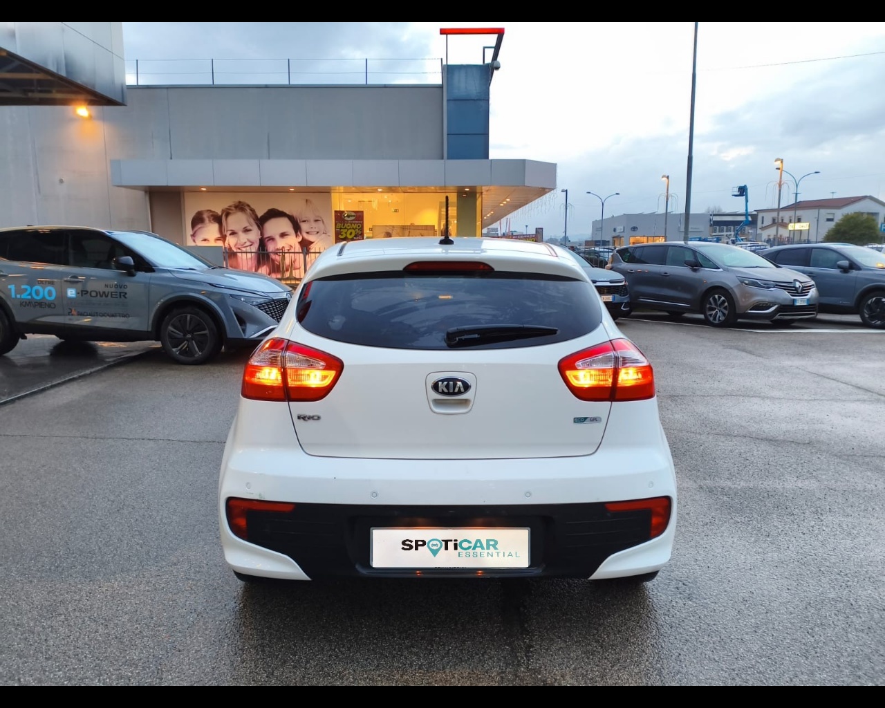 Foto KIA Rio 5p 1.2 Cool eco Gpl