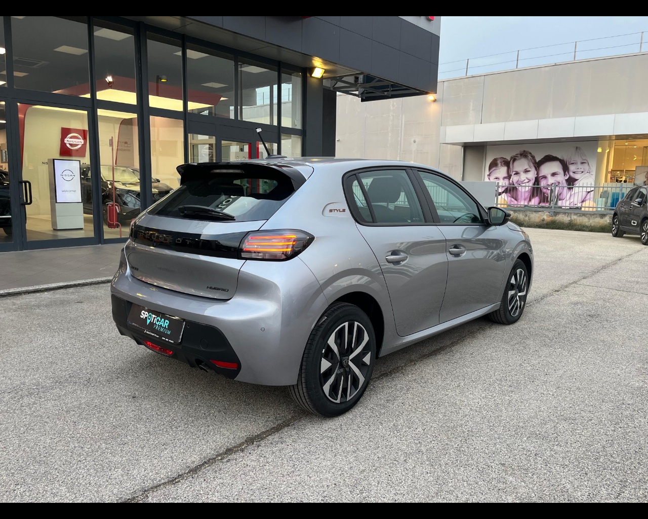 Foto PEUGEOT 208 1.2 hybrid Style 100cv e-dcs 6