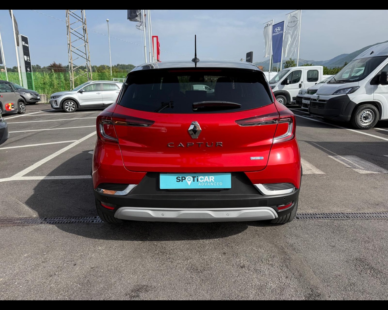 Foto RENAULT Captur 1.6 E-Tech hybrid Intens 145cv auto