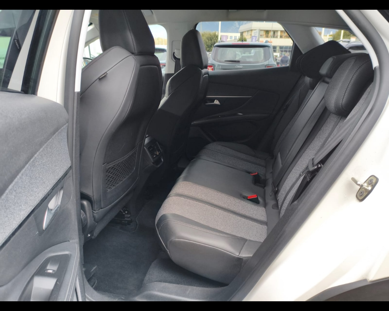 Foto PEUGEOT 3008 1.5 bluehdi Allure s&s 130cv