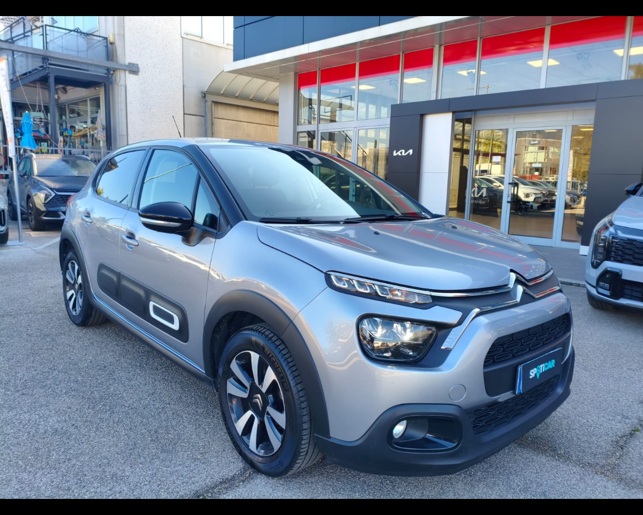Foto CITROEN C3 1.2 puretech Max s&s 110cv eat6