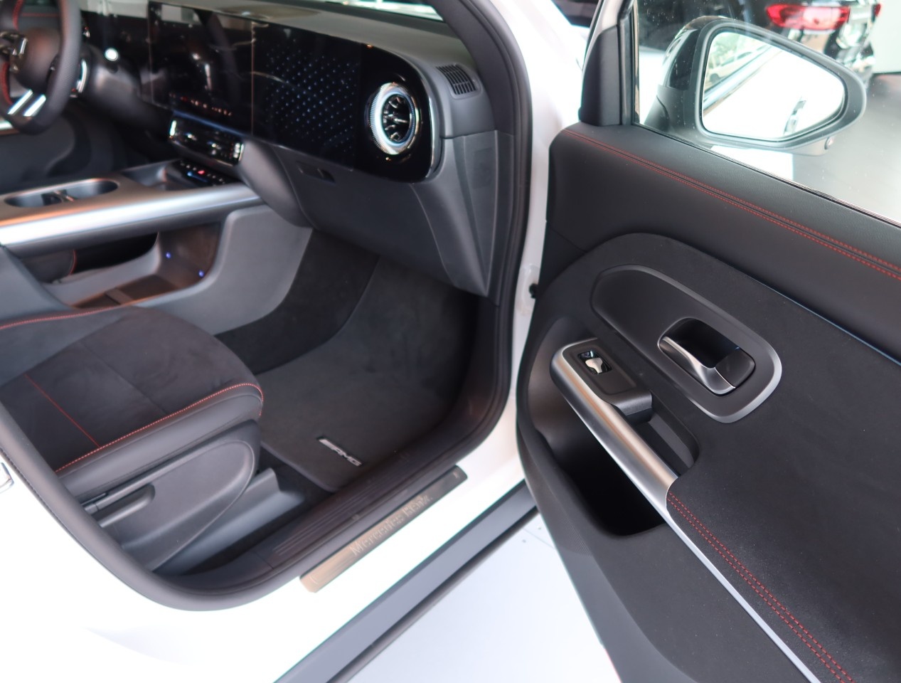 Mercedes GLB Elettrica GLB 250+ con tecnologia EQ Advanced Plus - 9