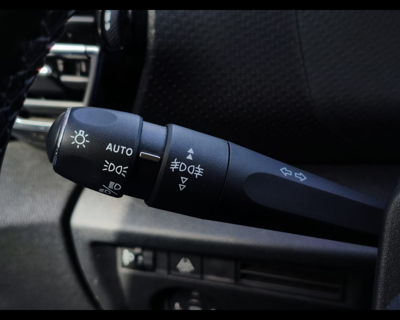 Foto CITROEN C4 1.5 bluehdi Shine s&s 130cv eat8