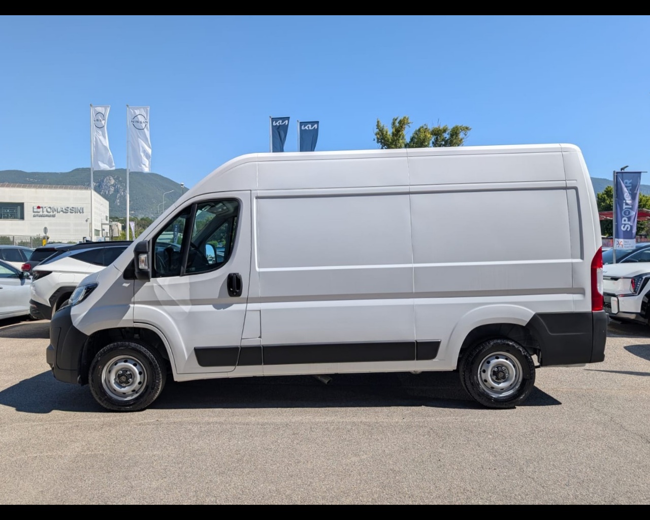 Foto PEUGEOT Boxer Furgone 335 L2 H2 BlueHDi 140 S&S