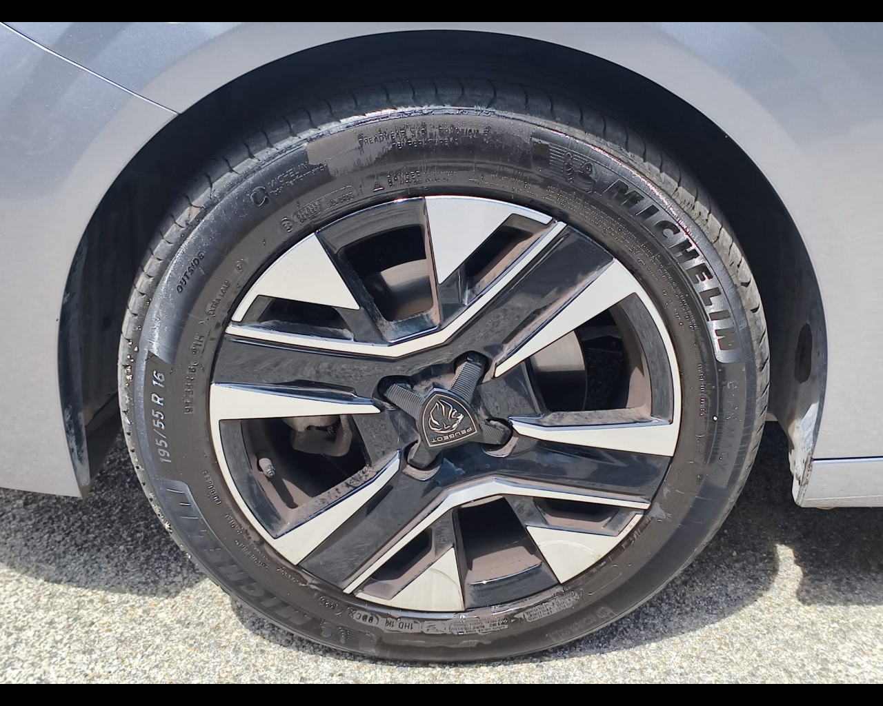 Foto PEUGEOT 208 1.2 puretech Allure s&s 100cv