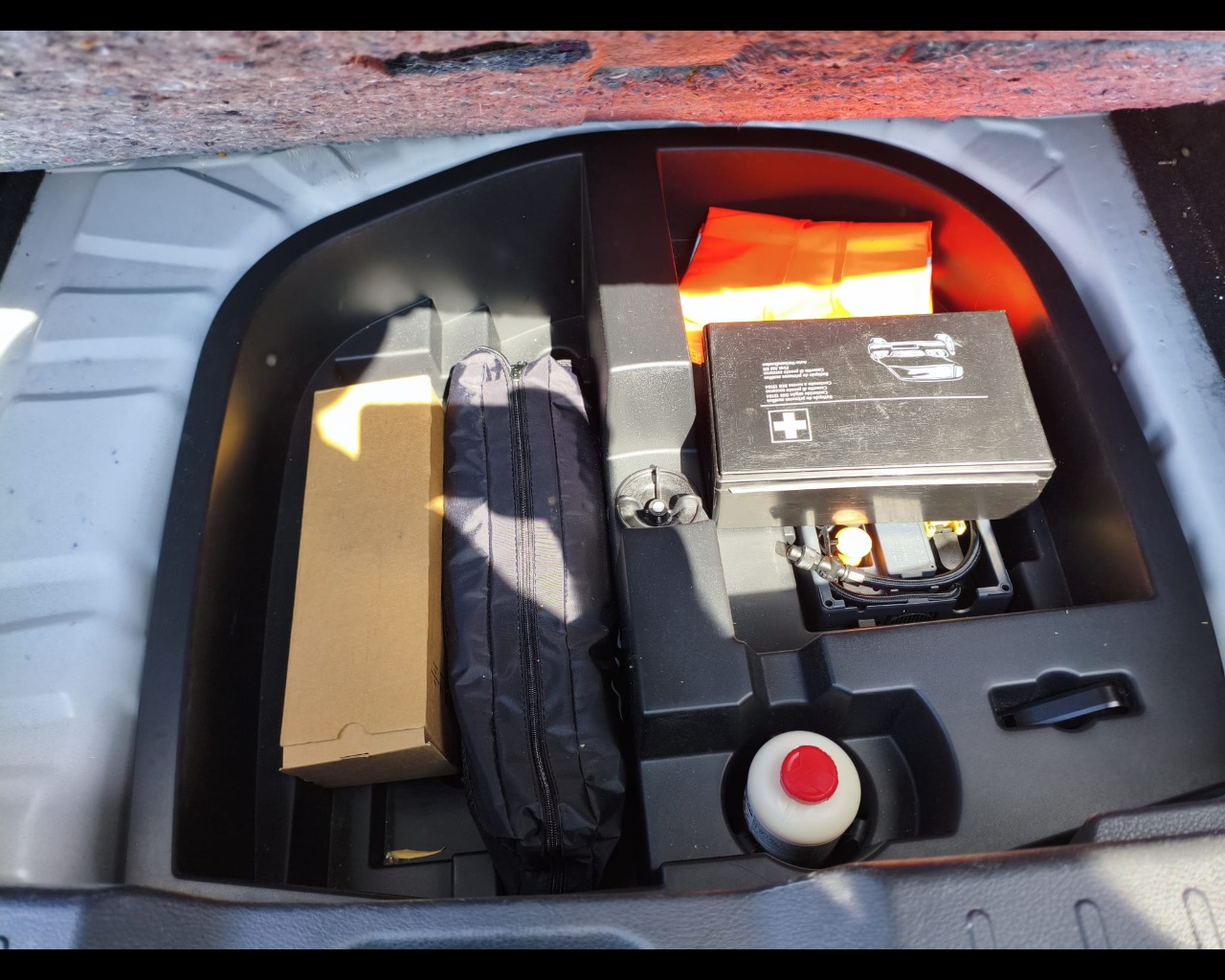 Foto NISSAN Juke 1.0 dig-t N-Connecta 114cv dct