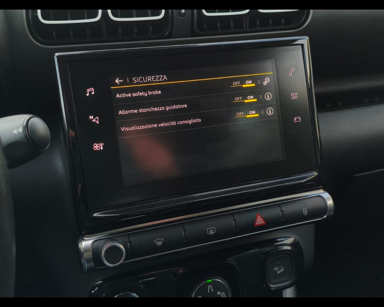 Foto CITROEN C3 Aircross 1.2 puretech Shine s&s 110cv eat6