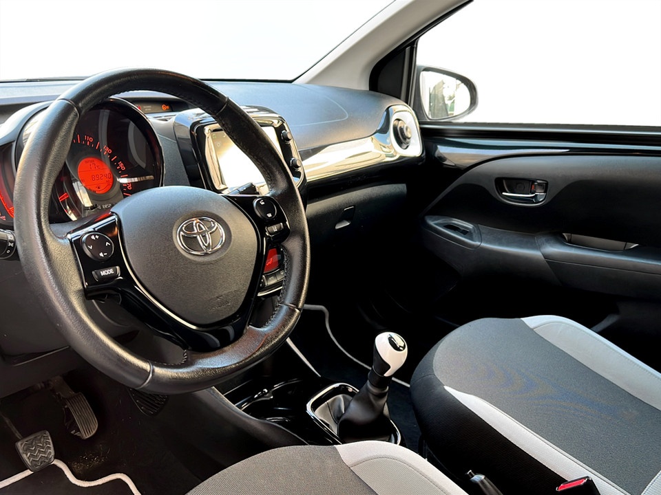 TOYOTA Aygo 1.0 x-play 5p my15 Benzina usato - 5