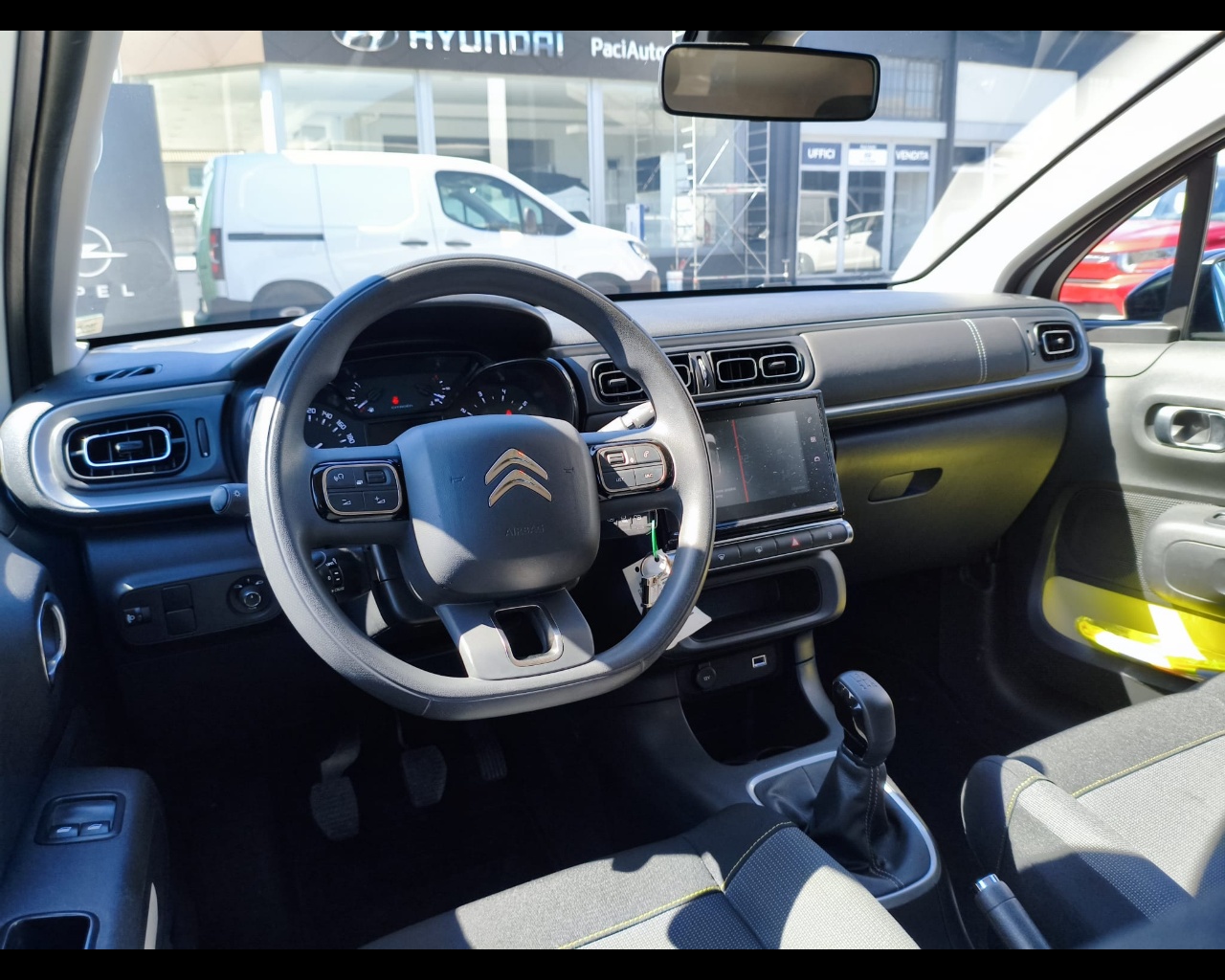 Foto CITROEN C3 1.2 puretech C-Series s&s 83cv neopatentati